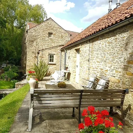 Holiday home Seaves Mill Cartsheds