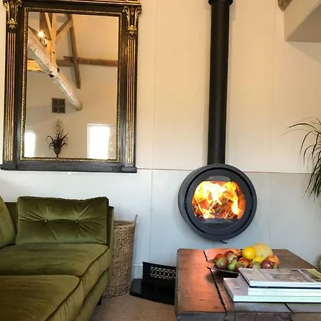 Holiday home Seaves Mill Cartsheds *